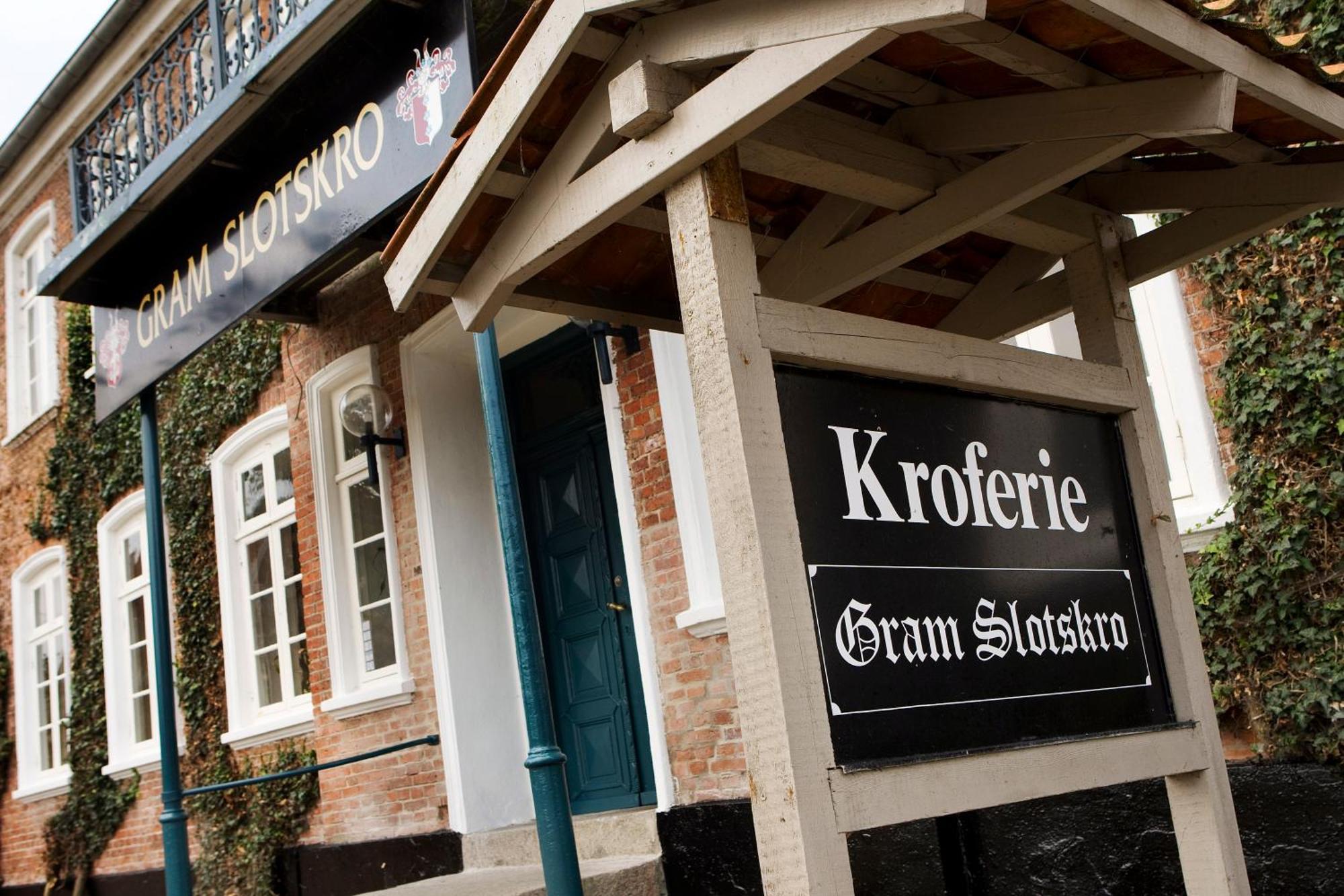 Den Gamle Kro Ved Gram Slot Exterior photo